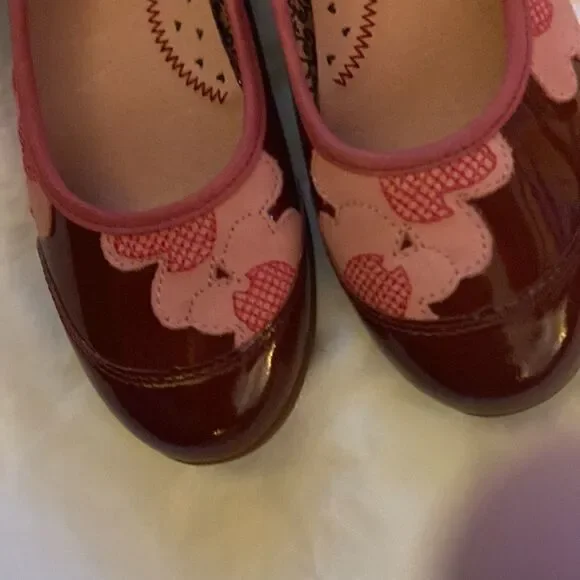 Umi Girls Size 33 Shoe in Canada That Is a Size 2. Perfect Condition. - Picture 2 of 5